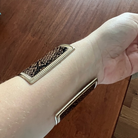 Snake print enamel cuff - Picture 3 of 4
